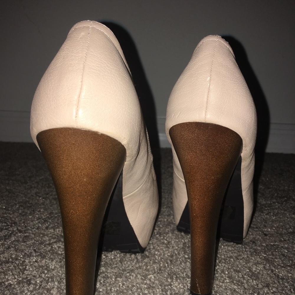 Nude with brown high heels. Size 7 - Picture 3 of 7